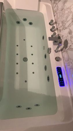 Ванна акриловая Frank 2015104 180х80 пристенная прямоугольная с каркасом