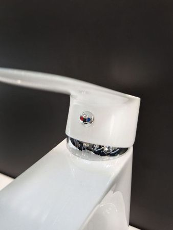 Смеситель AltroBagno Diretto AltroBagnoDiretto0107Bi на раковину белый