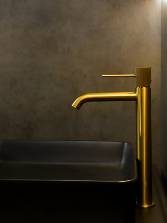 Смеситель для раковины AltroBagno Bilancia AltroBagnoBilancia010227BG на столешницу золото матовое