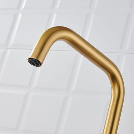 Смеситель для кухни Shevanik S528G на мойку золото