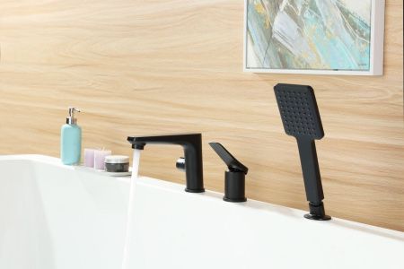 Смеситель LeMark Bronx LM3745BL на борт ванны черный