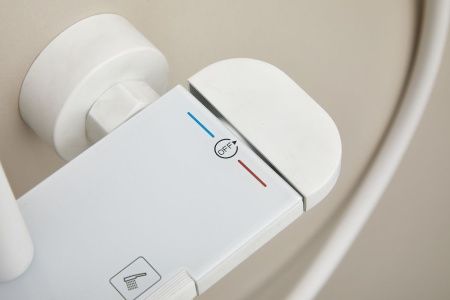 Душевая стойка Belz B713 B25713-8 настенная цвет белый