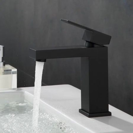 Смеситель Maretti Umbria Black UMB32RF51 на раковину черный