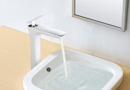 Смеситель Rose R1611F на раковину белый/хром