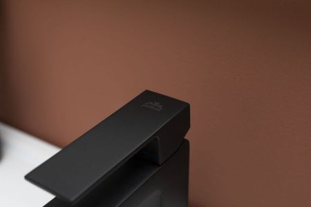Смеситель Paffoni Elle EL071NO на раковину черный
