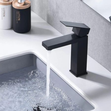 Смеситель Maretti Umbria Black UMB32RF51 на раковину черный