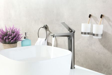 Смеситель для раковины LeMark Bronx LM3709GM на столешницу графит