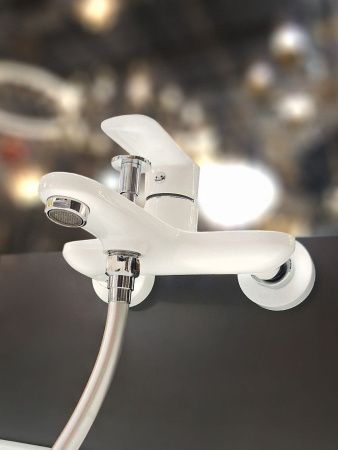 Смеситель для ванны AltroBagno Diretto AltroBagnoDiretto0209Bi настенный белый