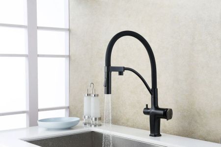 Смеситель для кухни LeMark Bronx LM3761BL на мойку черный