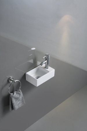 Раковина из санфаянса CeramaLux 9048GTL 30х18 подвесная цвет белый 1 отверстие под смеситель