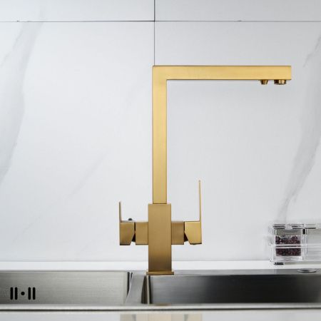 Смеситель для кухни Shevanik S148G на мойку золото