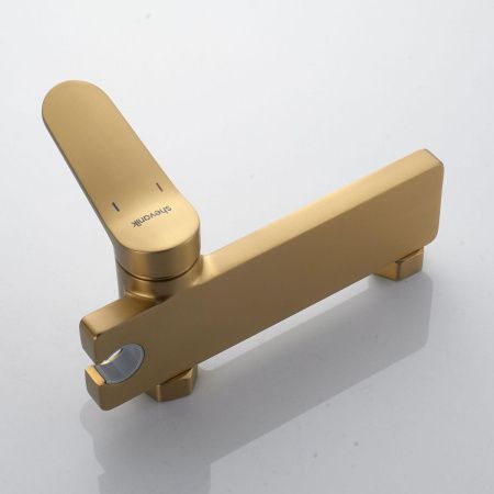 Гигиенический душ со смесителем Shevanik S43G S4305G-1 золото