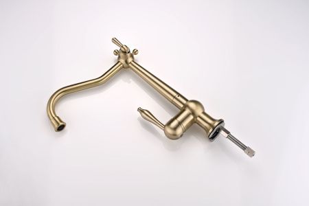 Смеситель для кухни Paulmark RETRO Re213226-BR на мойку бронза