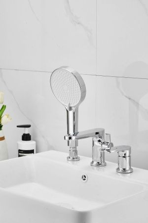 Смеситель BELZ B66713 на борт ванны хром