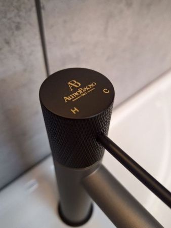 Смеситель AltroBagno Intento AltroBagnoIntento0127GrNe на раковину черный/серый