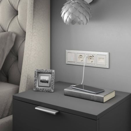 Розетка с заземлением и шторками Werkel 4690389161032
