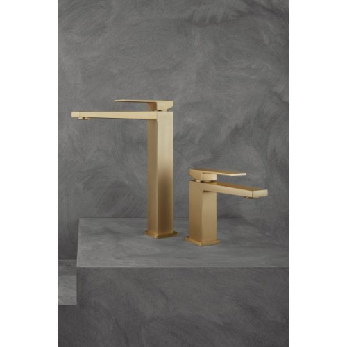 Смеситель Fiore Kube 100OZ8517 на столешницу золото матовое - фото 2