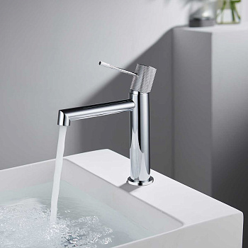 Смеситель Vincea Desire VBF-1D1CH на раковину хром без термостата