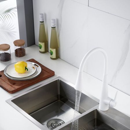 Смеситель для кухни Rose R213C на мойку белый