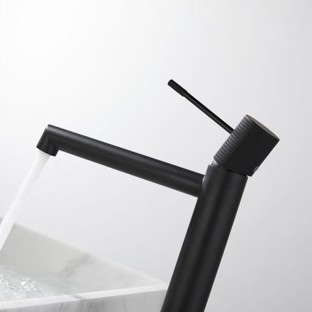 Смеситель для раковины Vincea Desire VBF-1D2MB на столешницу черный