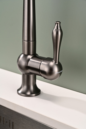 Смеситель для кухни Paulmark RETRO Re213226-GM на раковину воронёная сталь