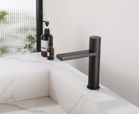 Смеситель ABBER Rund AF8710B на раковину/столешницу черный матовый