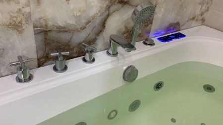 Ванна акриловая Frank 20156060 170х80 пристенная овальная с каркасом