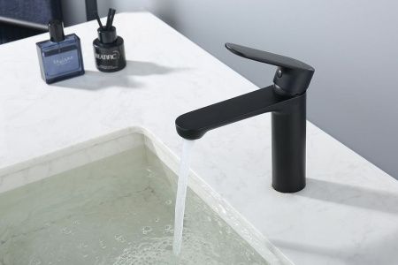 Смеситель Splenka S222 S222.10.06 на раковину черный