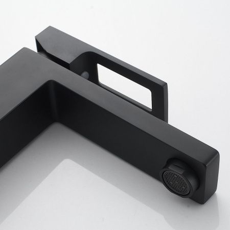 Смеситель Raffine F0196H на раковину черный
