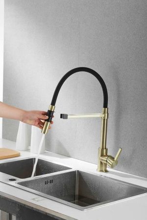 Смеситель для кухни Rose R133Q на мойку бронза