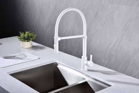 Смеситель для кухни Paulmark HALT Ha214021-WH на мойку белый