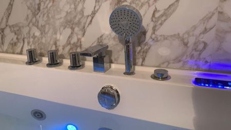 Ванна акриловая Frank 2015104 180х80 пристенная прямоугольная с каркасом