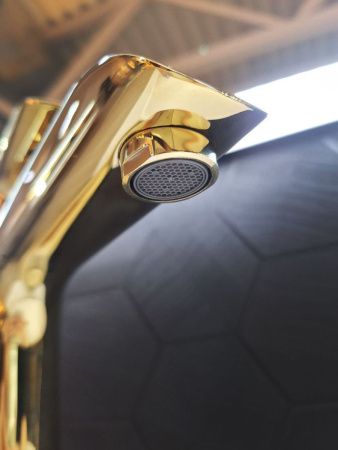 Смеситель для раковины AltroBagno Costanza AltroBagnoCostanza010214Or на столешницу золото