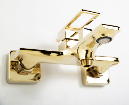 Смеситель для ванны и душа BelBagno LUCE LUC-VASM-ORO настенный золото