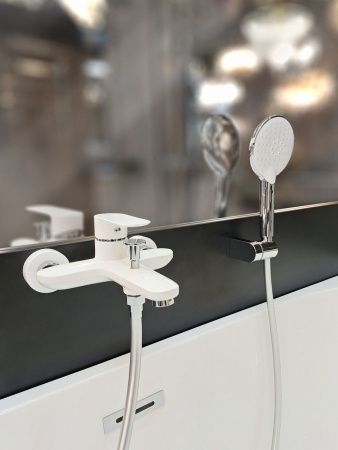 Смеситель для ванны AltroBagno Diretto AltroBagnoDiretto0209Bi настенный белый