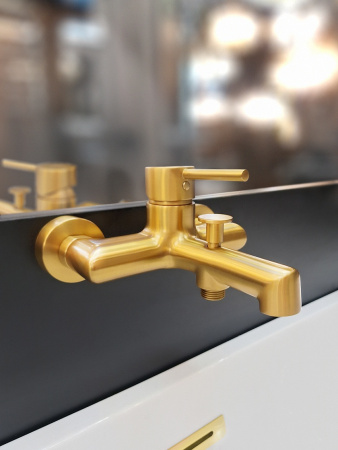 Смеситель для ванны AltroBagno Metropoli AltroBagnoMetropoli0219OrSp настенный золото матовое