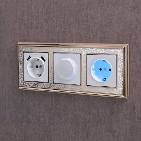 Розетка с заземлением и подсветкой Werkel Белый 4690389155338