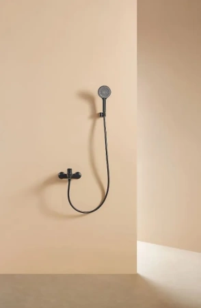 Смеситель для ванны Arrow AG3609MB настенный черный с душевым гарнитуром