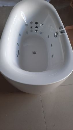 Ванна акриловая Frank 20109830 180х85 отдельностоящая овальная с каркасом