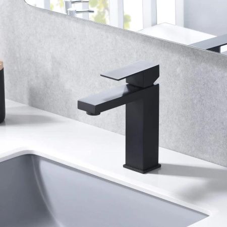 Смеситель Maretti Umbria Black UMB32RF51 на раковину черный