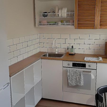 Смеситель для кухни Haiba HB70113-8 на мойку белый/хром