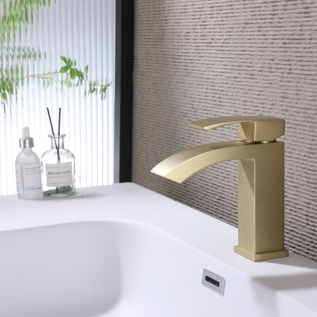 Смеситель ABBER Wasserfall AF8610G на раковину/столешницу золото матовое