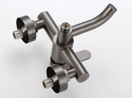 Смеситель для ванны и душа Fmark FS8206Q настенный графит