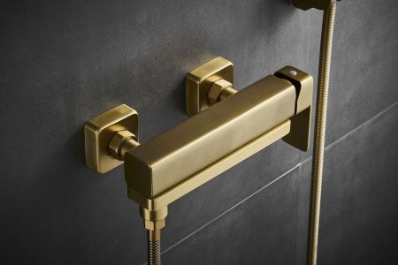 Смеситель для ванны и душа Fmark FS8724-22C настенный золото