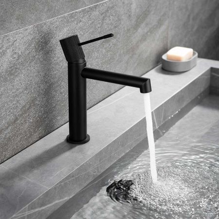 Смеситель Vincea Desire VBF-1D1MB на раковину черный