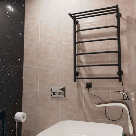 Полотенцесушитель электрический Маргроид Вид 6 06-8050-1051-9005R 55х80 черный