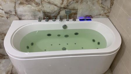 Ванна акриловая Frank 20156060 170х80 пристенная овальная с каркасом