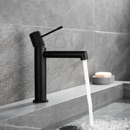 Смеситель Vincea Desire VBF-1D1MB на раковину черный