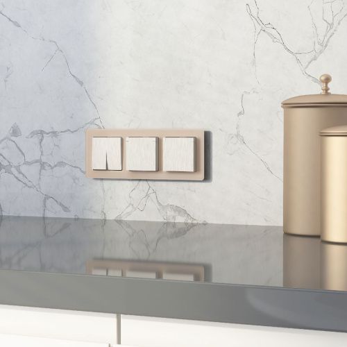 Розетка влагозащишенная с заземлением с защитной крышкой и шторками Werkel 4690389213106 - фото 3