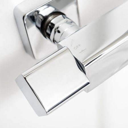 Душевая стойка Clever SAONA SLIM 61013 настенная цвет хром